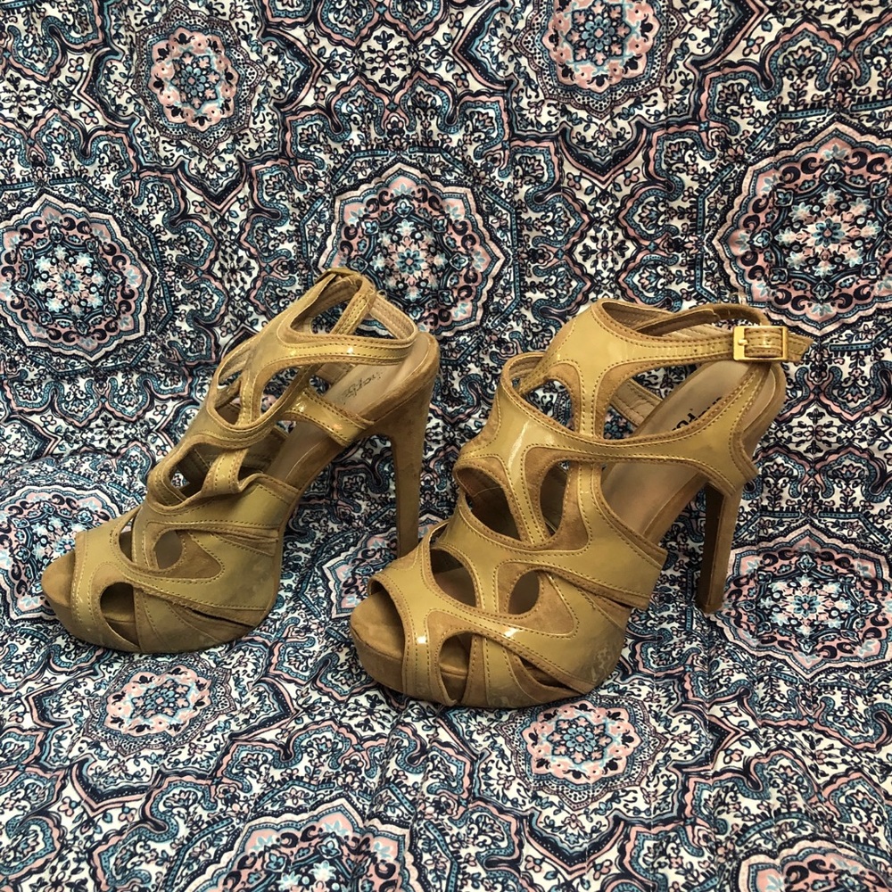 Brown heels - Picture 2 of 5